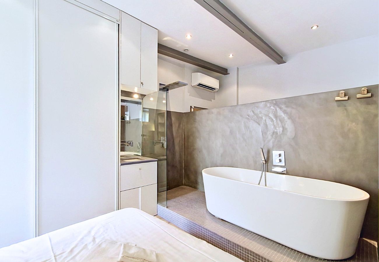 Apartment in Nice - New! N&J - COCON BONAPARTE -  Place du Pin - Balcony