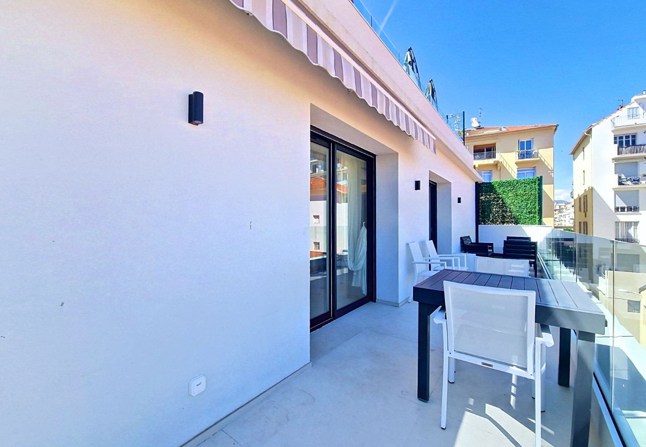 Apartment in Nice - New! N&J - JULIANNA ROOFTOP - Jacuzzi - Sauna