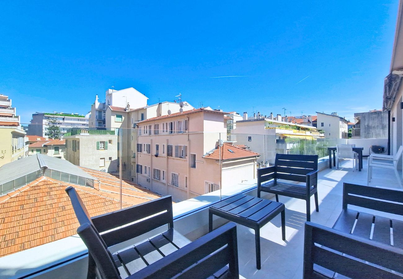 Apartment in Nice - New! N&J - JULIANNA ROOFTOP - Jacuzzi - Sauna