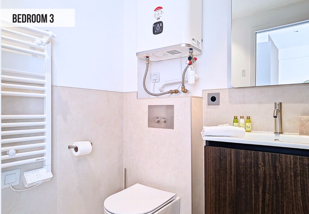Apartment in Nice - New! N&J - JULIANNA ROOFTOP - Jacuzzi - Sauna