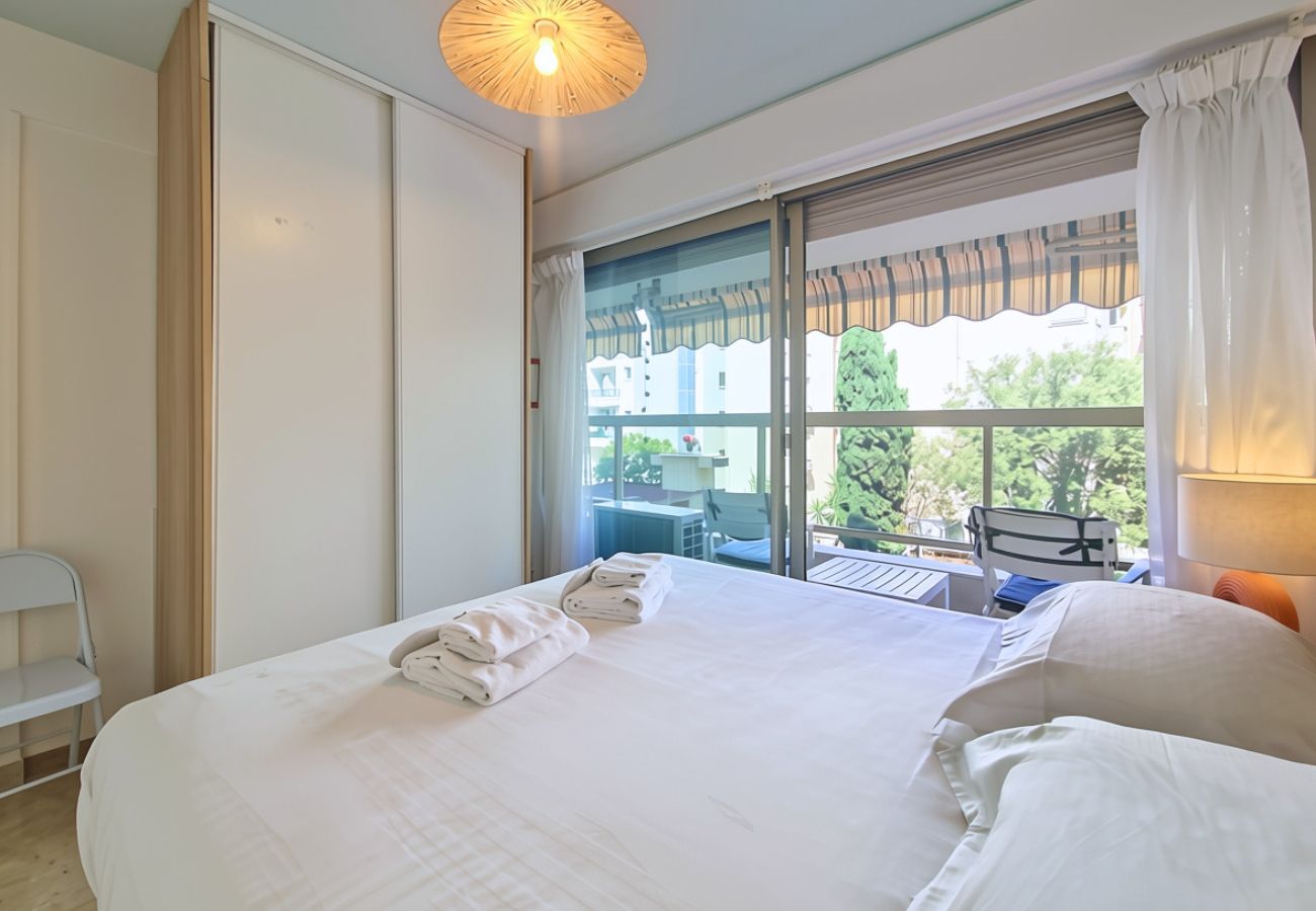 Apartment in Nice - AZUR MASSENET - CIVIL LEASE FROM 1 TO 11 MONTHS