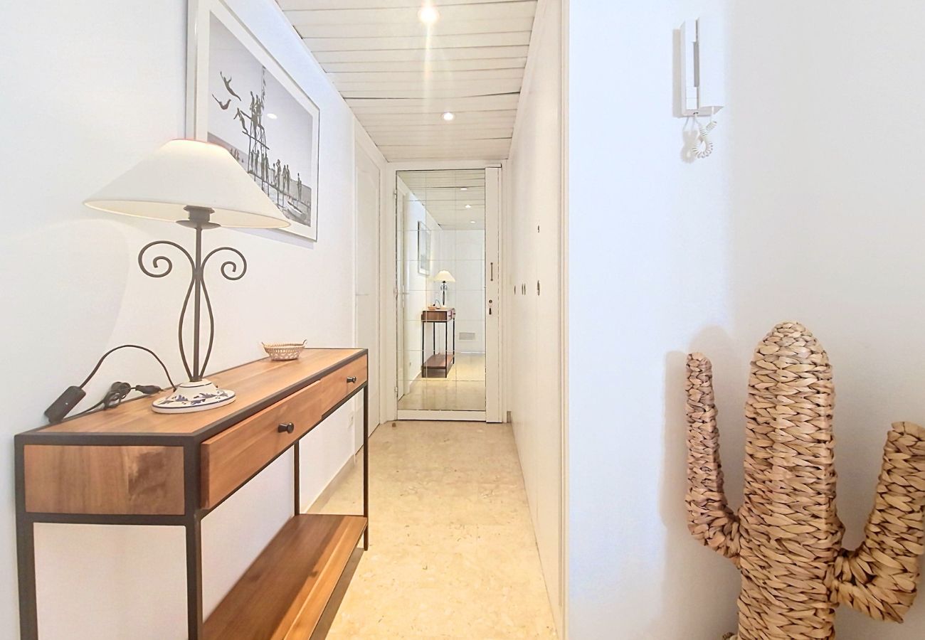 Apartment in Nice - AZUR MASSENET - CIVIL LEASE FROM 1 TO 11 MONTHS