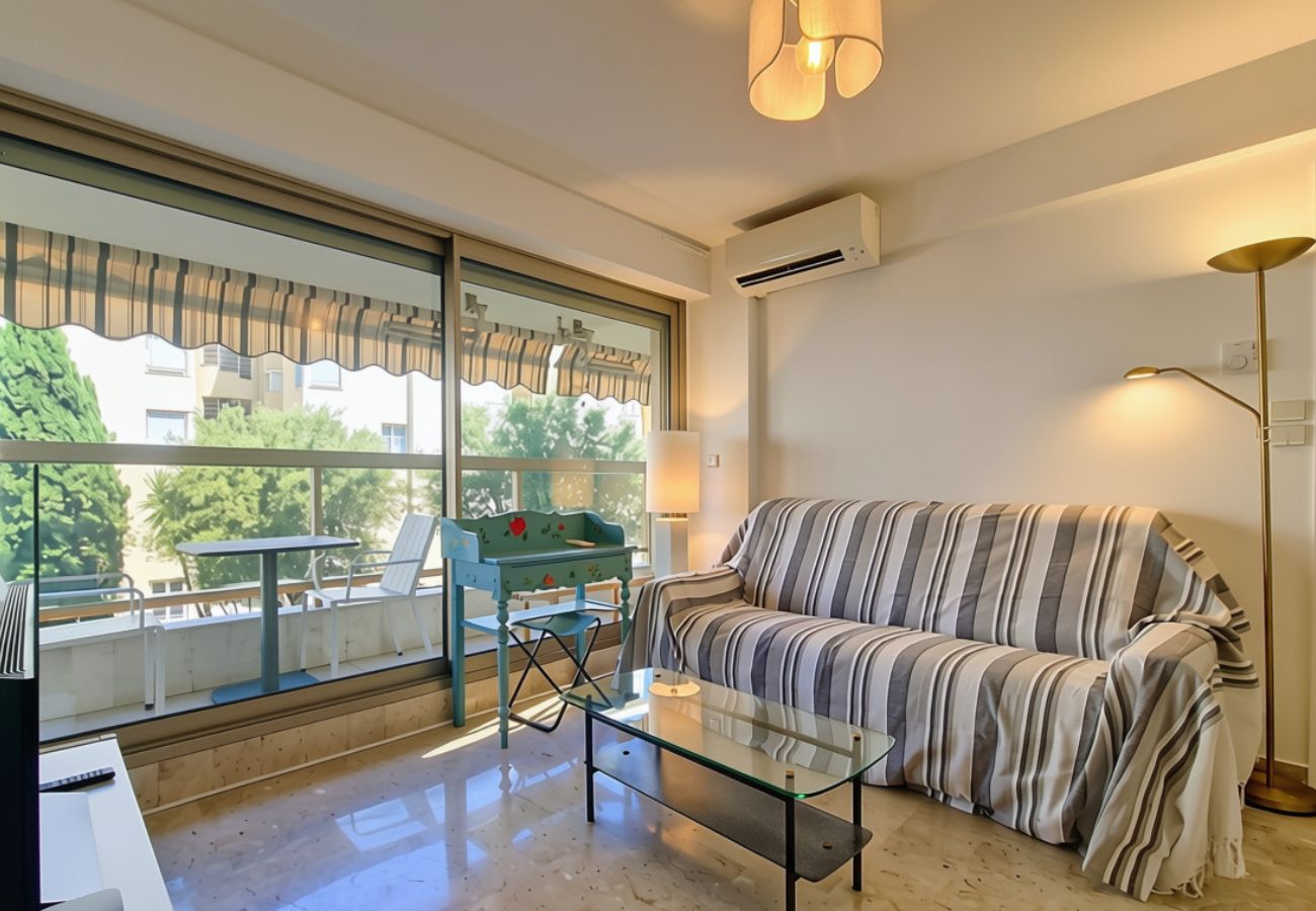 Apartment in Nice - AZUR MASSENET - CIVIL LEASE FROM 1 TO 11 MONTHS