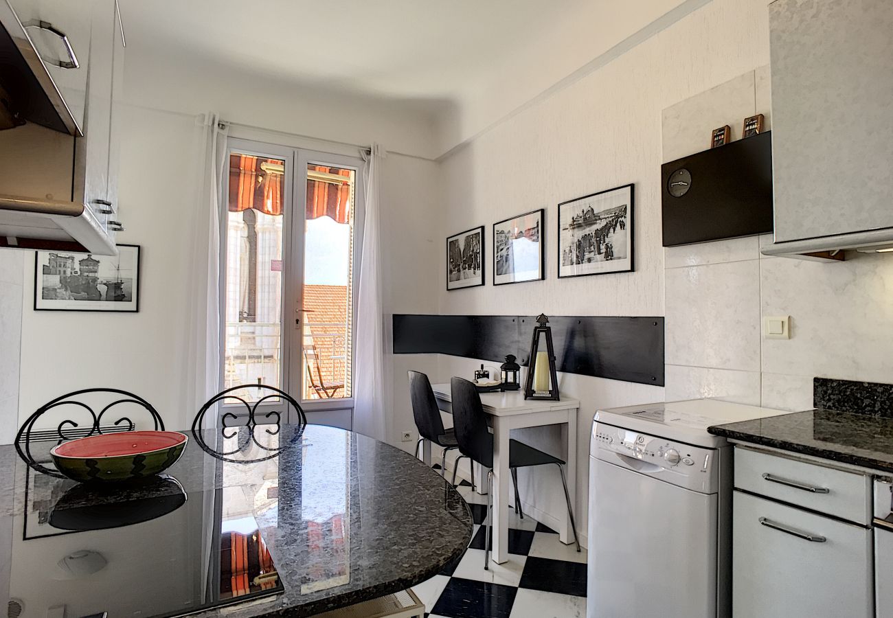 Apartment in Nice - NOTRE DAME TOP FLOOR - CIVIL LEASE FROM 1 TO 11 MONTHS