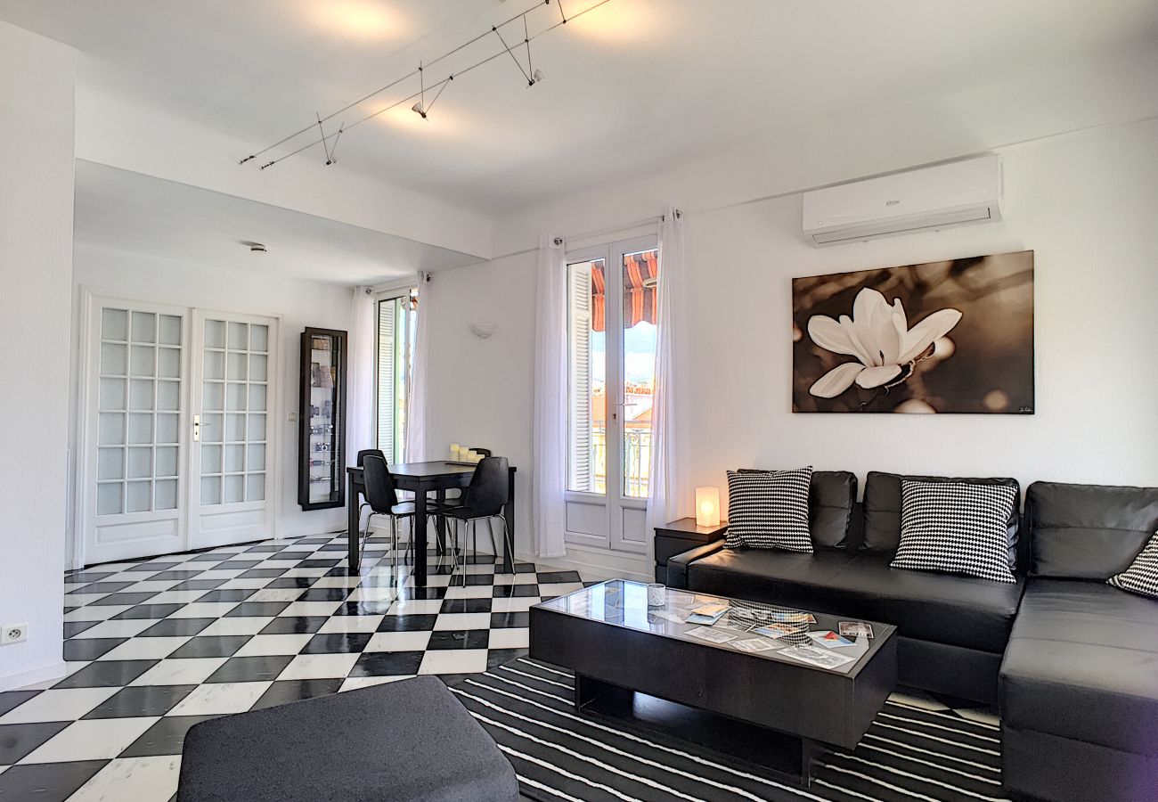 Apartment in Nice - NOTRE DAME TOP FLOOR - CIVIL LEASE FROM 1 TO 11 MONTHS