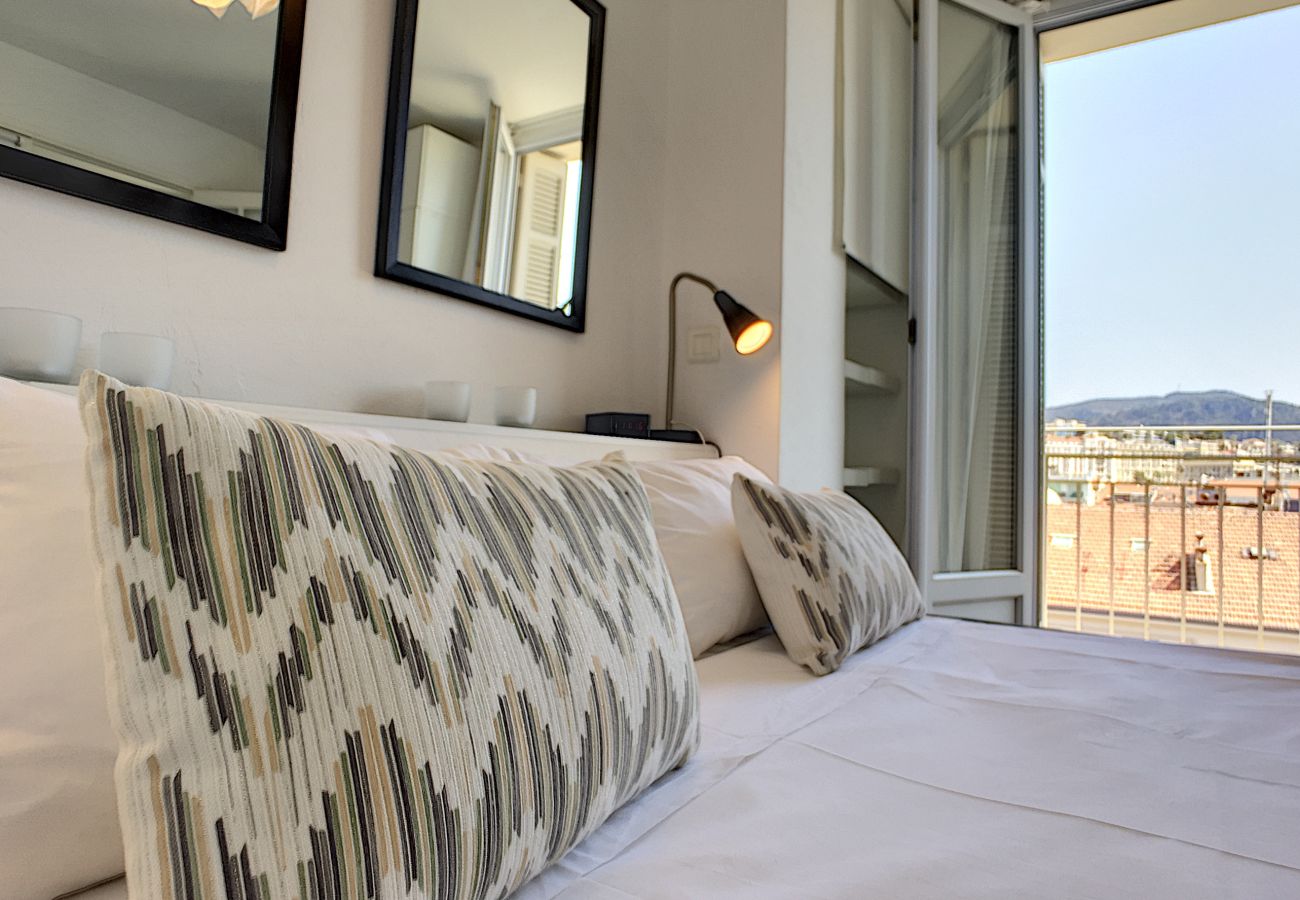 Apartment in Nice - NOTRE DAME TOP FLOOR - CIVIL LEASE FROM 1 TO 11 MONTHS