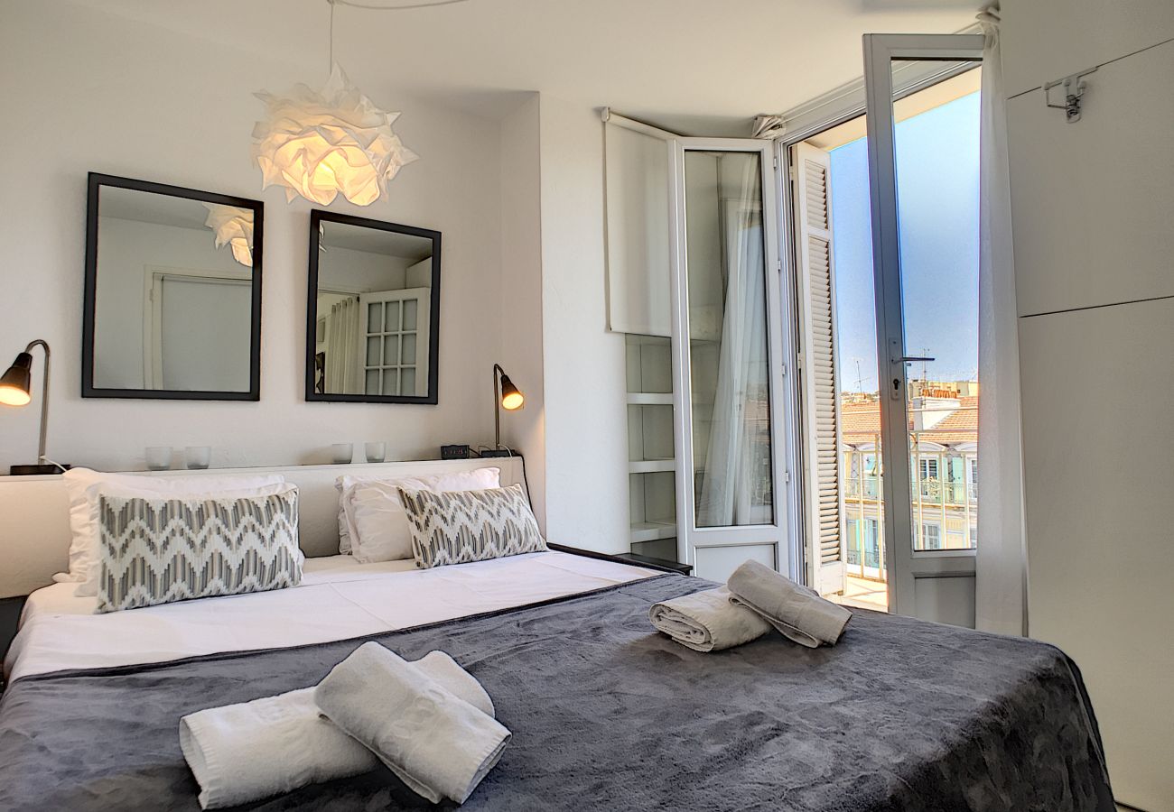 Apartment in Nice - NOTRE DAME TOP FLOOR - CIVIL LEASE FROM 1 TO 11 MONTHS