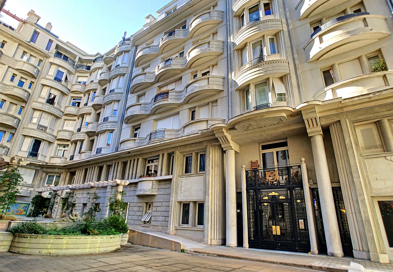 Appartement à Nice - N&J - LES AIGLES - Très proche mer - Dernier étage - Luxe