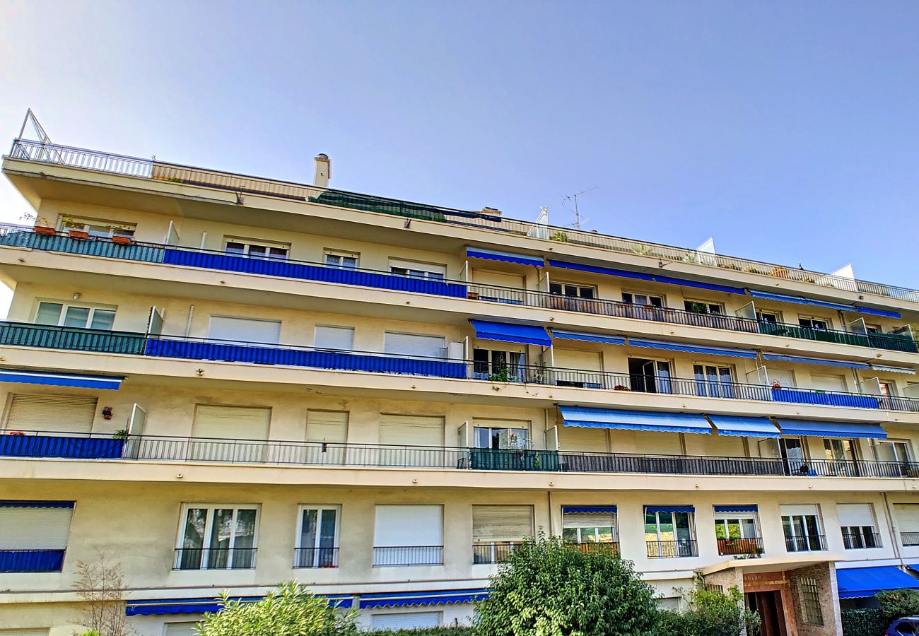 Appartement à Nice - N&J - SOLAR - Proche mer - Parking - Vue jardin