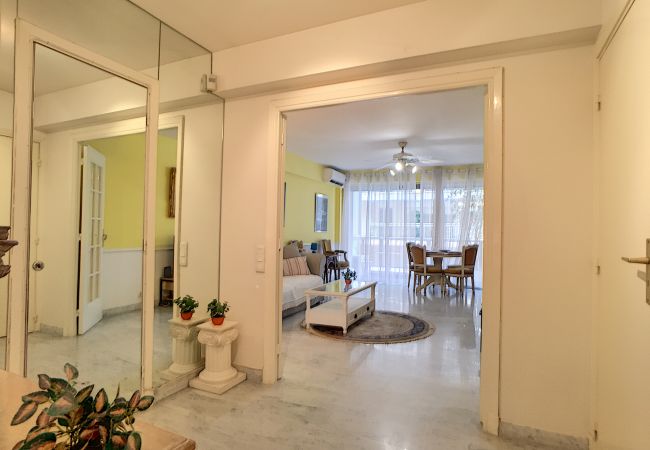 Appartement à Nice - N&J - DEBUSSY TERRASSE - Hyper centre Appartement à Nice - N&J - DEBUSSY TERRASSE - Hyper centre