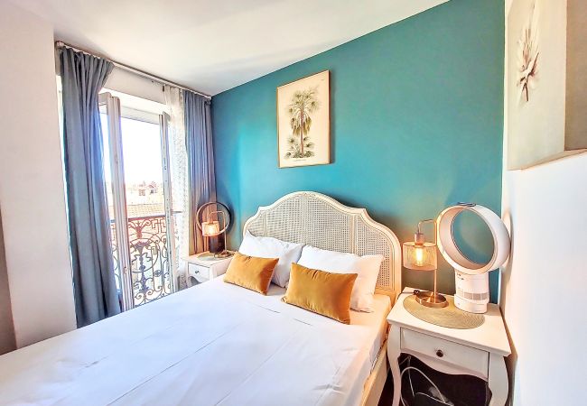 Appartement à Nice - N&J - CHAISE BLEUE - Central - Très proche mer Appartement à Nice - N&J - CHAISE BLEUE - Central - Très proche mer