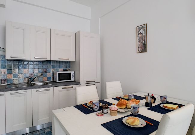 Appartement à Nice - N&J  - BEACH ROYAL - Central - Très proche mer Appartement à Nice - N&J  - BEACH ROYAL - Central - Très proche mer
