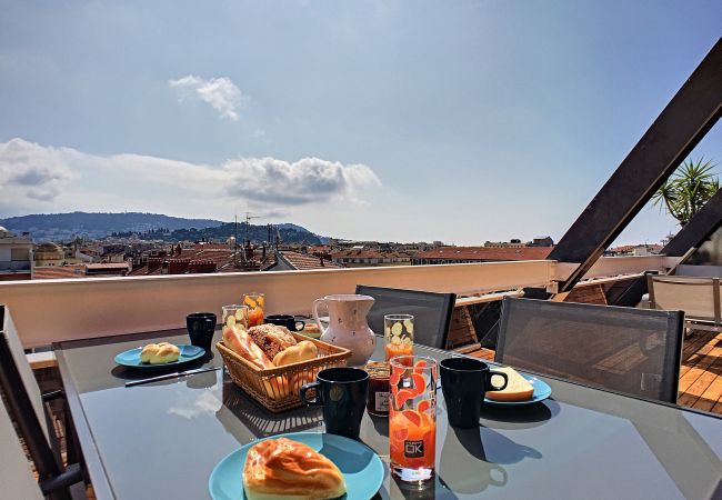 Appartement à Nice - N&J - SKY LIGHT TERRACE - Central - Proche mer Appartement à Nice - N&J - SKY LIGHT TERRACE - Central - Proche mer