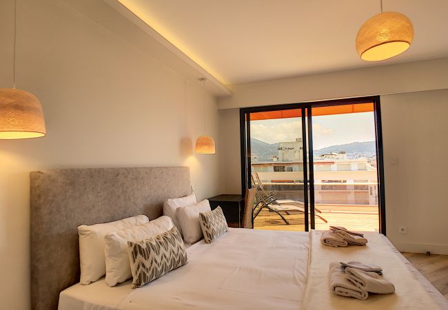 Appartement à Nice - N&J - SKY LIGHT TERRACE - Central - Proche mer Appartement à Nice - N&J - SKY LIGHT TERRACE - Central - Proche mer