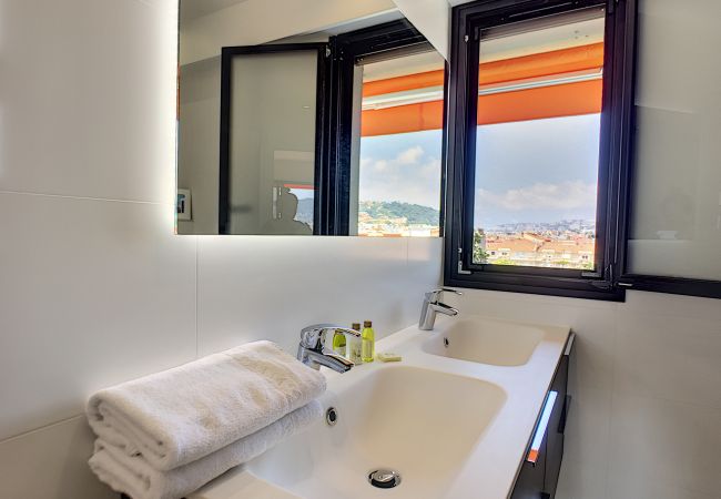Appartement à Nice - N&J - SKY LIGHT TERRACE - Central - Proche mer Appartement à Nice - N&J - SKY LIGHT TERRACE - Central - Proche mer