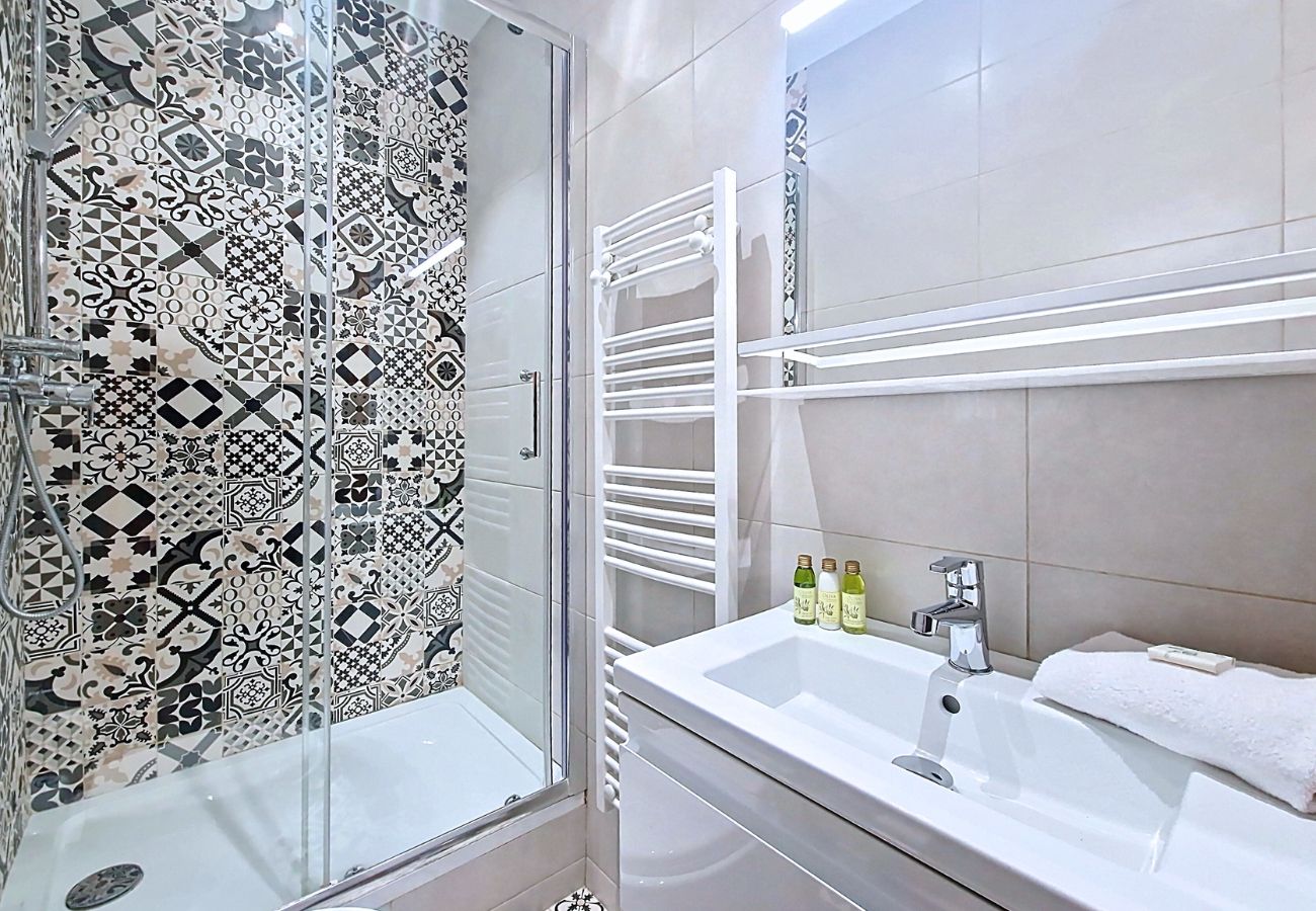 Appartement à Nice - N&J -  L'ESCALE - Coeur vieille ville 