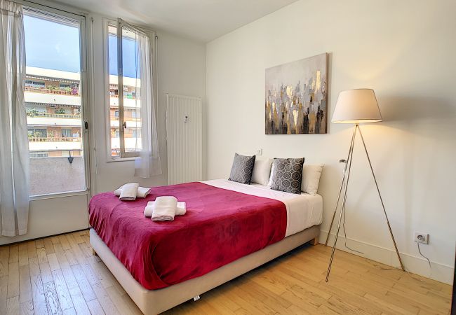 Appartement à Nice - N&J - GLORIA BEACH - Près mer - Immeuble prestige Appartement à Nice - N&J - GLORIA BEACH - Près mer - Immeuble prestige