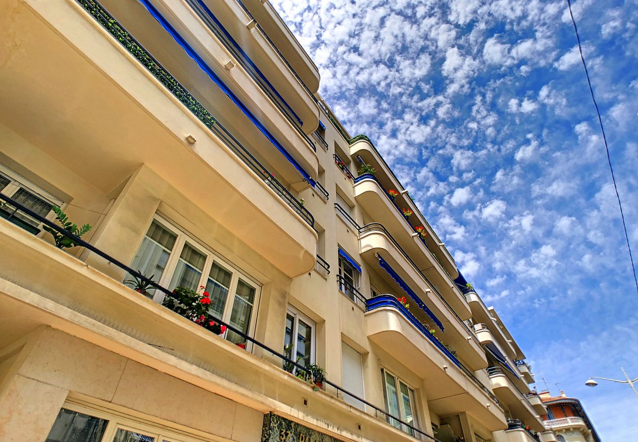 Appartement à Nice - N&J - REINE MARIE TERRASSE - Central - Proche mer