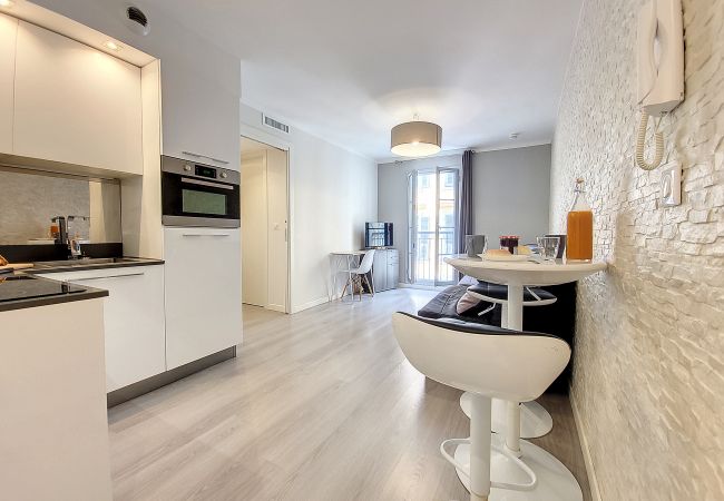 Appartement à Nice - N&J - LE SALEYA - Vieille Ville - Très proche mer