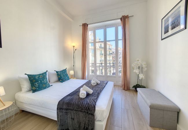 Appartement à Nice - N&J - BLEU BUFFA - Central - Très proche mer Appartement à Nice - N&J - BLEU BUFFA - Central - Très proche mer