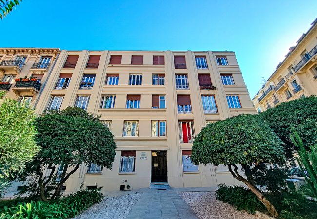 Appartement à Nice - N&J - BLEU BUFFA - Central - Très proche mer Appartement à Nice - N&J - BLEU BUFFA - Central - Très proche mer