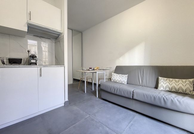 Studio à Nice - N&J  - ROSIE FRANCE RIVIERA - Proche mer - Balcon Studio à Nice - N&J  - ROSIE FRANCE RIVIERA - Proche mer - Balcon