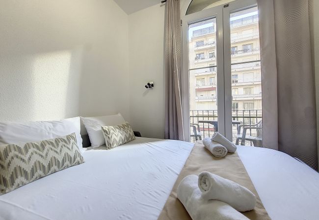 Studio à Nice - N&J  - ROSIE FRANCE RIVIERA - Proche mer - Balcon Studio à Nice - N&J  - ROSIE FRANCE RIVIERA - Proche mer - Balcon