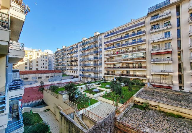 Studio à Nice - N&J  - ROSIE FRANCE RIVIERA - Proche mer - Balcon Studio à Nice - N&J  - ROSIE FRANCE RIVIERA - Proche mer - Balcon