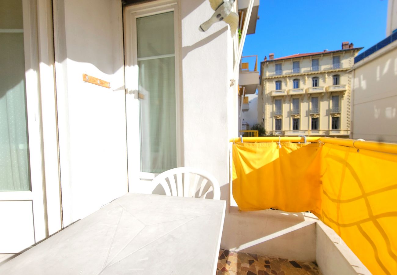 Appartement à Nice - MASSENET - BAIL MOBILITE ENTRE 1 ET 3 MOIS