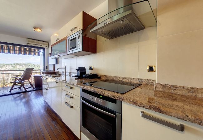 Studio à Nice - N&J - HUBLOT VUE MER- Piscine - Parking Studio à Nice - N&J - HUBLOT VUE MER- Piscine - Parking