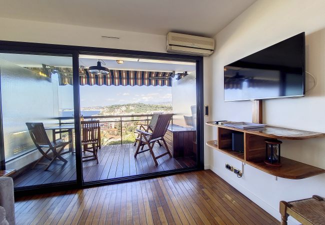 Studio à Nice - N&J - HUBLOT VUE MER- Piscine - Parking Studio à Nice - N&J - HUBLOT VUE MER- Piscine - Parking