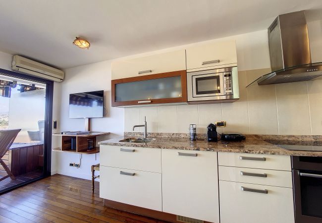 Studio à Nice - N&J - HUBLOT VUE MER- Piscine - Parking Studio à Nice - N&J - HUBLOT VUE MER- Piscine - Parking