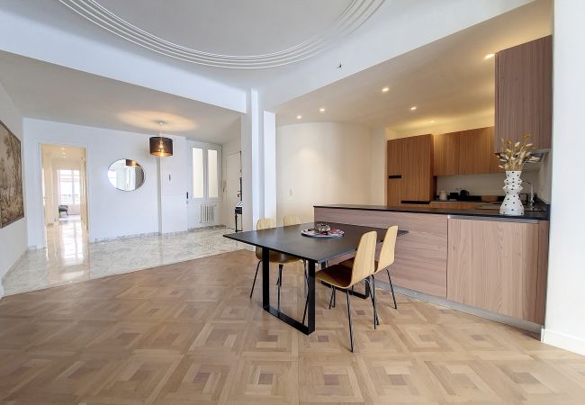 Appartement à Nice - N&J - MEDITERRANEE PROMENADE- Vue Mer - Etage élevé Appartement à Nice - N&J - MEDITERRANEE PROMENADE- Vue Mer - Etage élevé