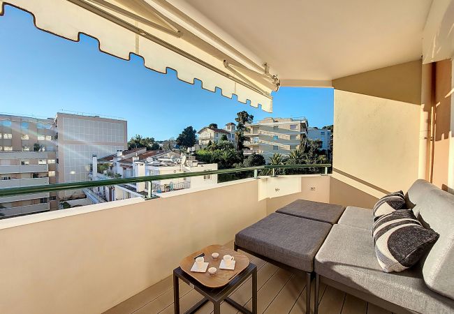 Appartement à Nice - N&J  - PERLE DOREE - Terrasse - Design  Appartement à Nice - N&J  - PERLE DOREE - Terrasse - Design