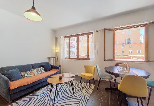 Appartement à Nice - N&J  - ESCAPADE - Centre - Proche mer Appartement à Nice - N&J  - ESCAPADE - Centre - Proche mer