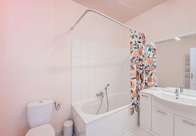 Appartement à Nice -  N&J  - PALAIS DU PORT - Balcon - Le Port Place du Pin Appartement à Nice -  N&J  - PALAIS DU PORT - Balcon - Le Port Place du Pin