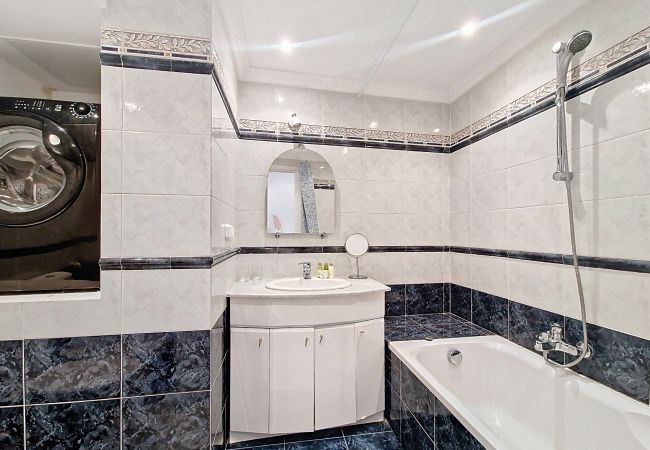 Appartement à Nice - NOUVEAU! N&J - PROMENADE DU SUD - Vue mer Appartement à Nice - NOUVEAU! N&J - PROMENADE DU SUD - Vue mer