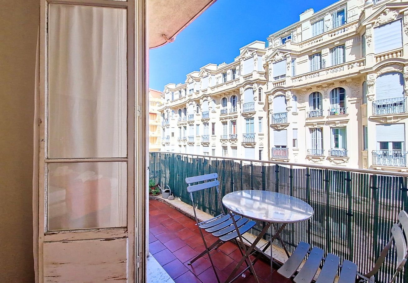 Appartement à Nice - Nouveau! N&J  -  LE CATINAT  - Spacieux - Balcon