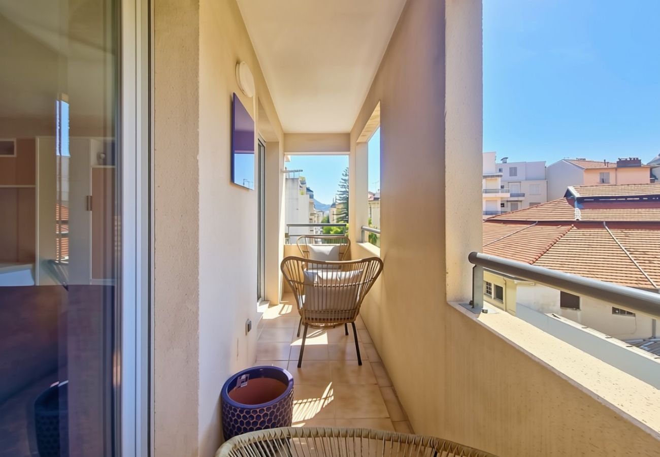 Studio à Nice - Nouveau! N&J  -  SABLE DORE  - Balcon - Proche mer