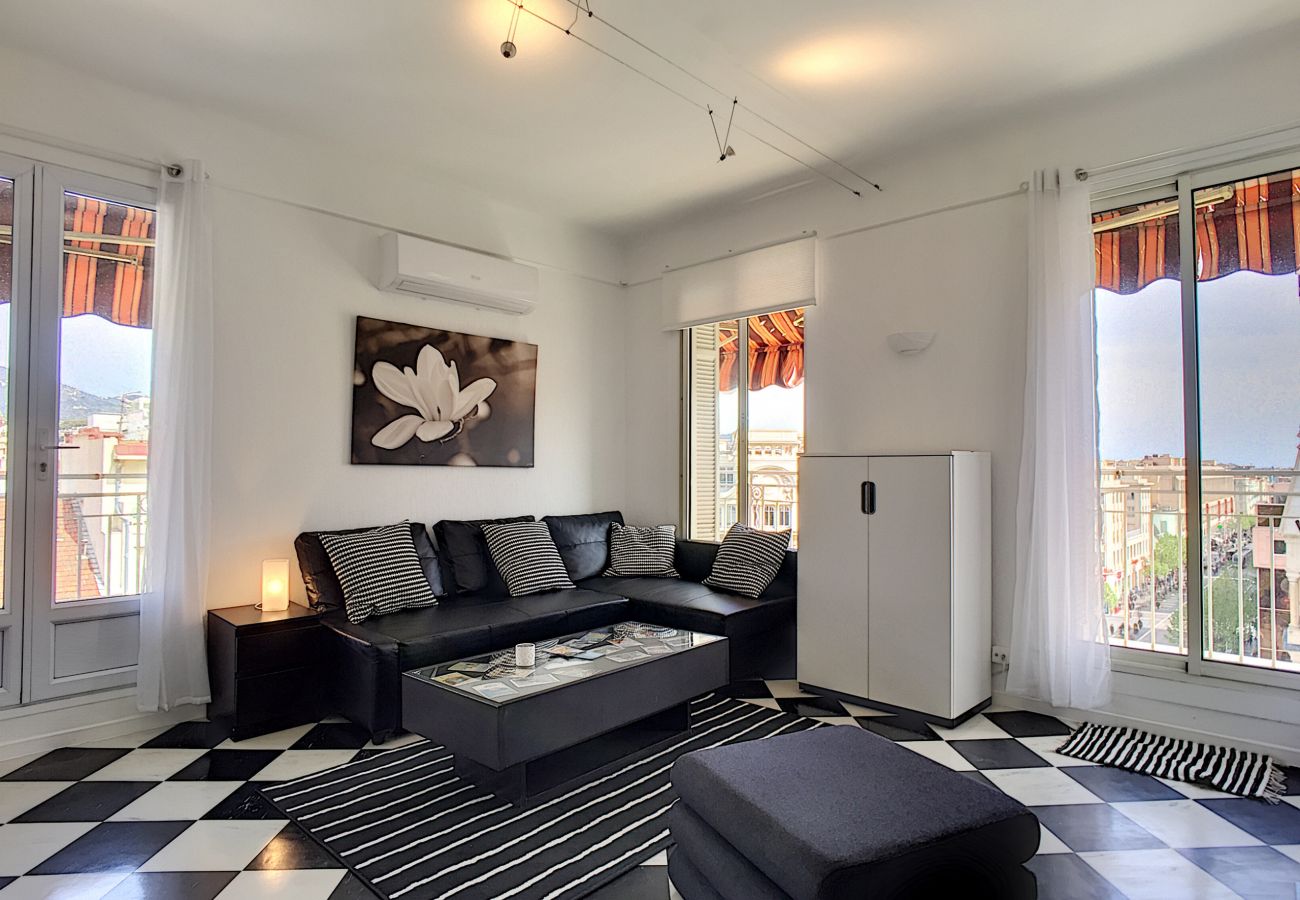 Appartement à Nice - NOTRE DAME TOP FLOOR - BAIL CIVIL ENTRE 1 ET 11 MOIS 