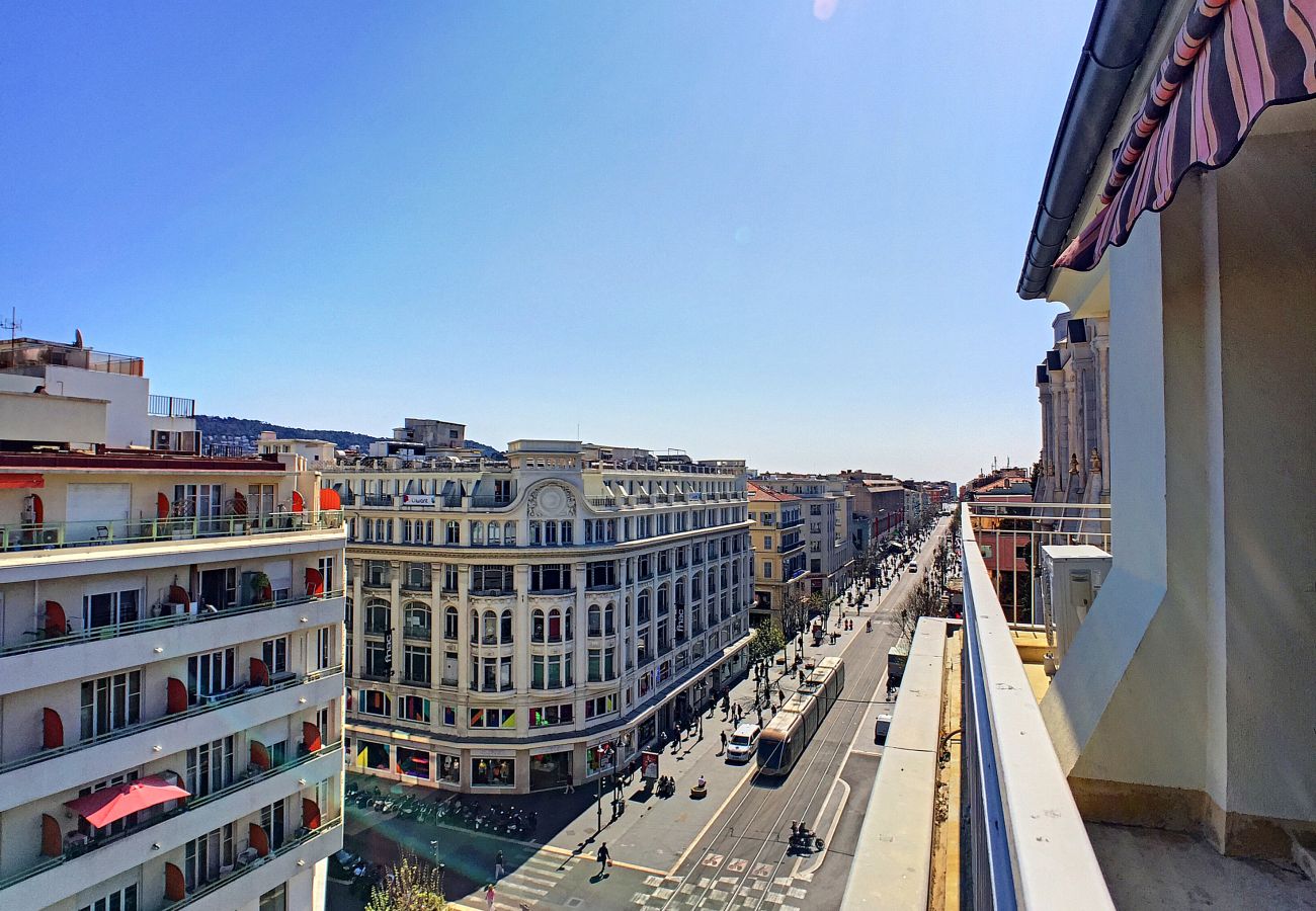 Appartement à Nice - NOTRE DAME TOP FLOOR - BAIL CIVIL ENTRE 1 ET 11 MOIS 