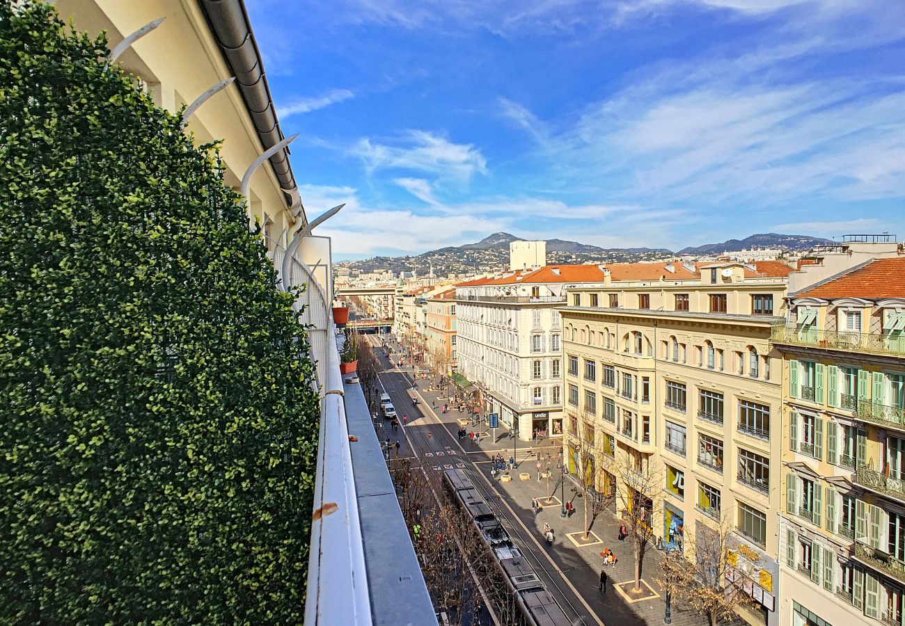 Appartement à Nice - NOTRE DAME TOP FLOOR - BAIL CIVIL ENTRE 1 ET 11 MOIS 